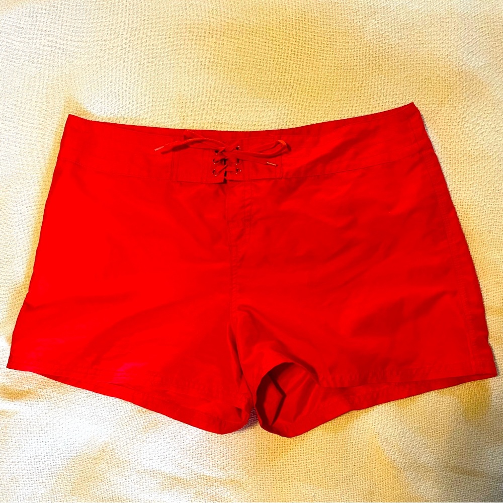 Island Escape Women’s Board Shorts, Size 14